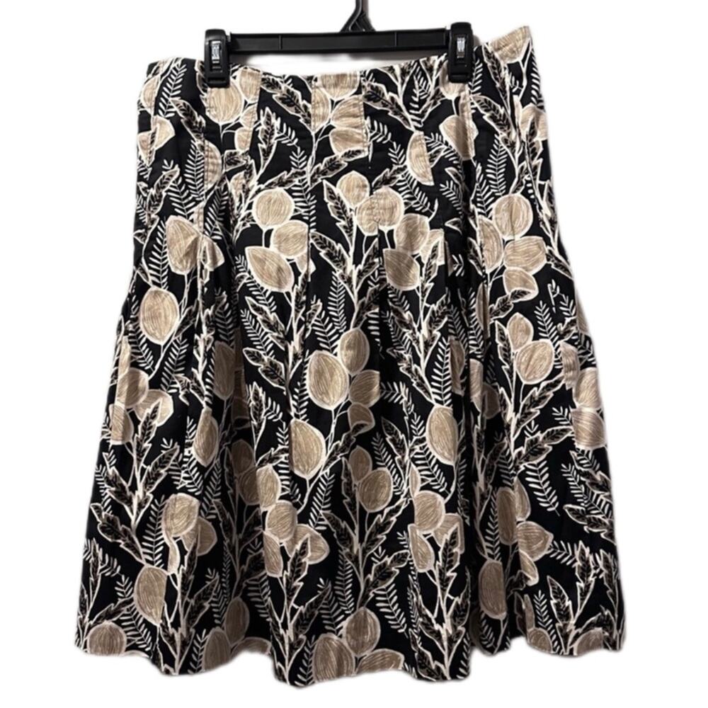 Talbots skirt with lining with pilling with leaves design